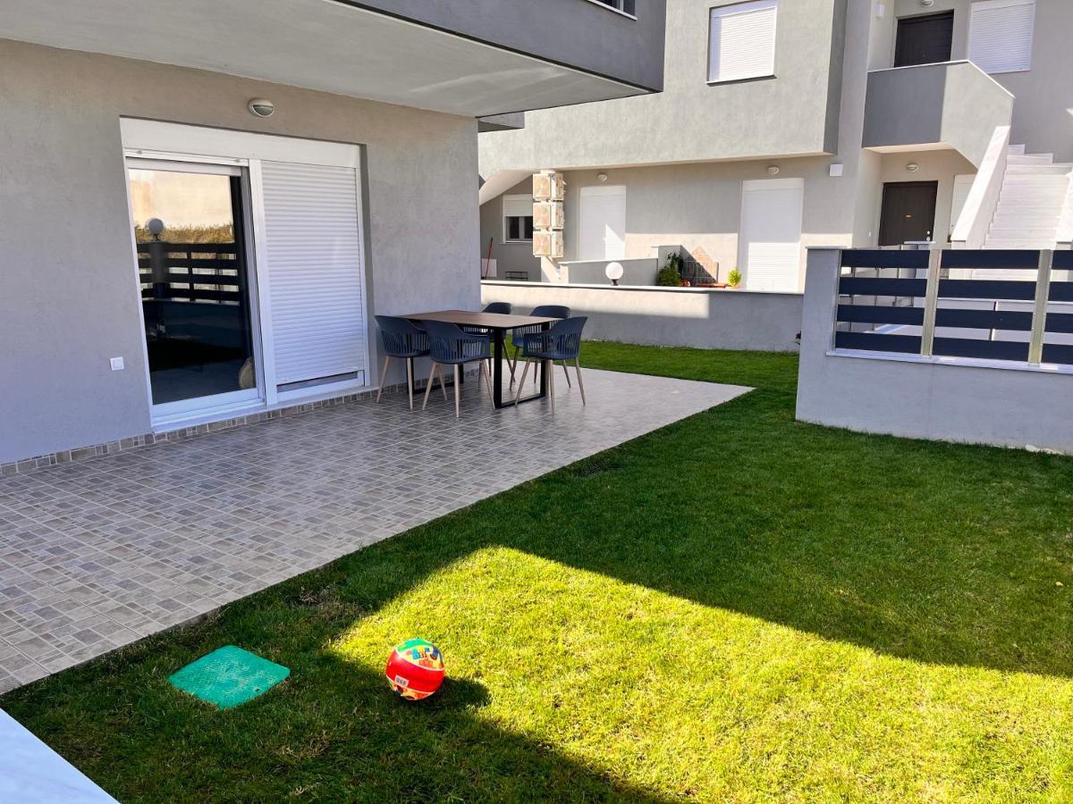 Three Cats Apartment نيكيتي المظهر الخارجي الصورة