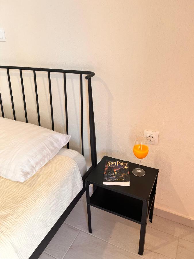 Three Cats Apartment نيكيتي المظهر الخارجي الصورة